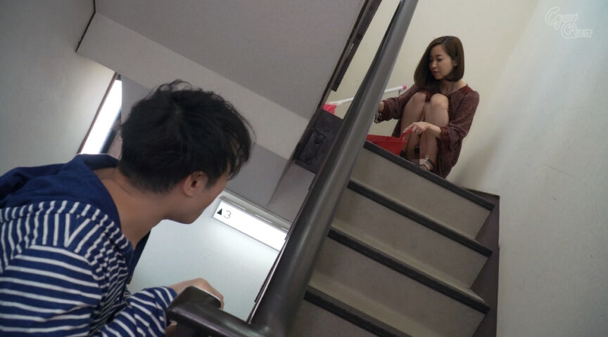 ノーブラノーパンで挑発してくるスケベ奥さんが隣に引っ越してきた！ 篠田ゆう【先行配信】